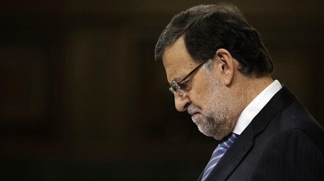  İspanya Başbakanı Mariano Rajoy, ülkede yankılanan yolsuzluk iddialarıyla ilgili 'İspanya kirlenmedi' dedi.