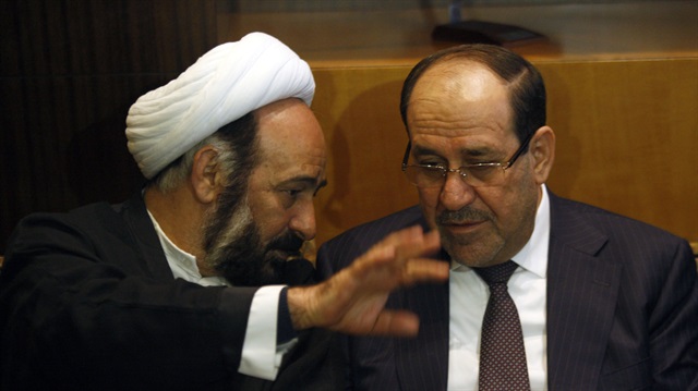 Irak Cumhurbaşkanı Yardımcısı Nuri el- Maliki (sağ), Lübnan'ın başkenti Beyrut'ta geldi. Resmi olmayan ziyaret kapsamında Maliki, Hizbullah'ın Irak dosyasından sorumlu Şeyh Muhammed Kosrani (sol) ile bir araya geldi.   (Bilal Jawich - Anadolu Ajansı)