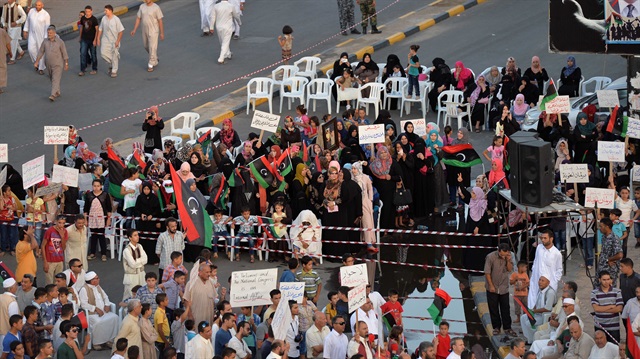 Libya'nın Misrata kentinde 17 Şubat devrimine destek gösterisi düzenlendi. Göstericiler, emekli general Halife Hafter ile onun öncülüğündeki Zintan merkezli El-Ka'ka ve Es-Savaik grupları aleyhinde sloganlar attı. (Yakup Çabuk - Anadolu Ajansı)