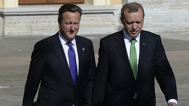 İngiliz basını, Başbakanlık görevine geldiğinden bu yana ikinci kez Türkiye'ye gelecek olan Cameron'un Erdoğan'ı ikna etmeyi umduğunu ifade etti.