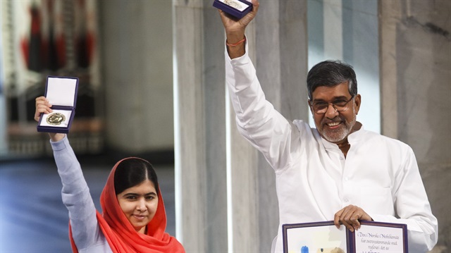 Nobel Barış Ödülü, Norveç'in başkenti Oslo'da düzenlenen törenle sahiplerine verildi. Oslo'daki törende, Pakistanlı insan hakları eylemcisi Malala Yusufzay (solda) ve Hindistanlı çocuk hakları eylemcisi Kailash Satyarthi ödüllerini aldı. 
