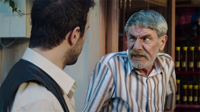 Türkiye'nin en uzun süren efsane "Bizimkiler" dizisinde Kapıcı Cafer rolüyle gönüllerde taht kuran Ercan Yazgan şimdilerde bakın ne yapıyor.