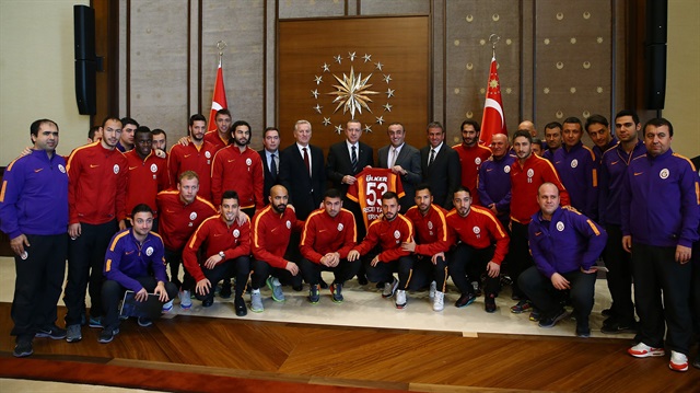 Turkish President Recep Tayyip Erdogan (Rear 8th L) poses with Galatasaray's vice president Abdurrahim Albayrak (Rear 9th L), Member of the board of Galatasaray Sportif Inc. Ali Durust (Rear 7th L) and Galatasaray team members during the Galatasaray's visit at Presidential Palace in Ankara, Turkey on December 26, 2014. 