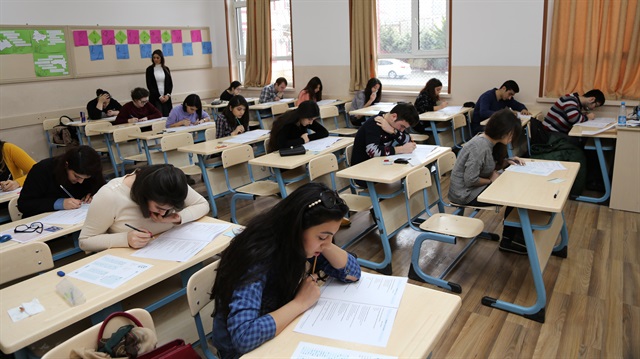 Yunus Emre Enstitüsü'nün yurt dışındaki Türk Kültür Merkezleri'nde gerçekleştirdiği Türkçe Yeterlik Sınavı'na (TYS) en fazla katılım Azerbaycan'dan oldu.
Sınava tüm ülkelerden toplam 400 kişi katılırken, bunların 233'ünü Azerbaycanlılar oluşturdu. 