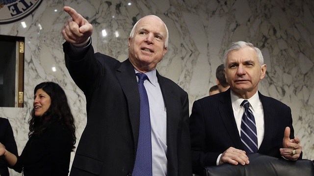 United States Senator John McCain (R-AZ) (C) points out another senator next to ranking member Senator Jack Reed (D-RI) (R) before McCain chairs his first Senate Armed Services Committee in Washington January 21, 2015.  REUTERS/Gary Cameron   (UNITED STATES - Tags: POLITICS MILITARY)