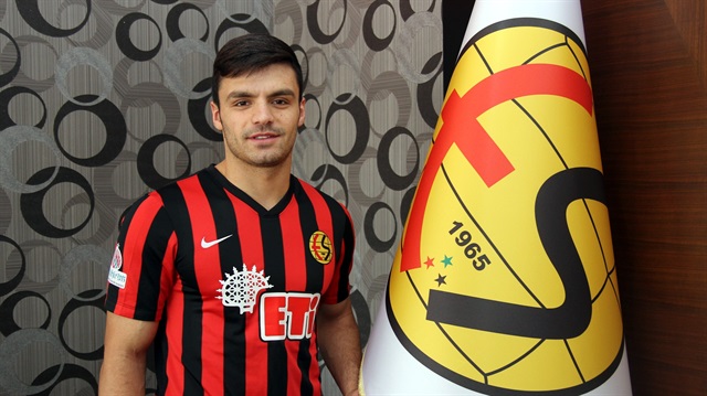 Eskişehirspor, Bundesliga ekiplerinden Borussia Dortmund'un altyapısında forma giyen Serdar Bingöl'ü transfer etti. (Eskişehirspor Kulübü - Anadolu Ajansı)