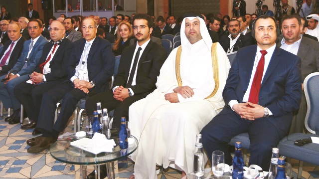 10. Türk-Arap Ekonomi Forumu, İstanbul'da dün başladı.  Arap ve Türk iş dünyasından çok sayıda davetlinin katıldığı forumda, bölgesel işbirliği, serbest ticaret anlaşmaları ve yatırımlar masaya yatırıldı.