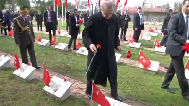 Erdoğan, Bükreş Türk Şehitliğini ziyaret etti
