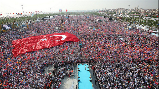 AK Parti Genel Başkanı ve Başbakan Ahmet Davutoğlu, Büyük İstanbul Mitingi'nde Maltepe'de milyonlara hitap etti.