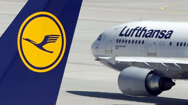Aircrafts of German carrier Lufthansa are parked on the tarmac during a strike at Munich's airport in this July 28, 2008 file picture. Germany's Lufthansa, rocked by a fatal plane crash at the end of March and trying to end a long-running dispute with its pilots, struck a cautious tone on 2015 profit expectations despite reporting a smaller first quarter loss. REUTERS/Michaela Rehle/Files
