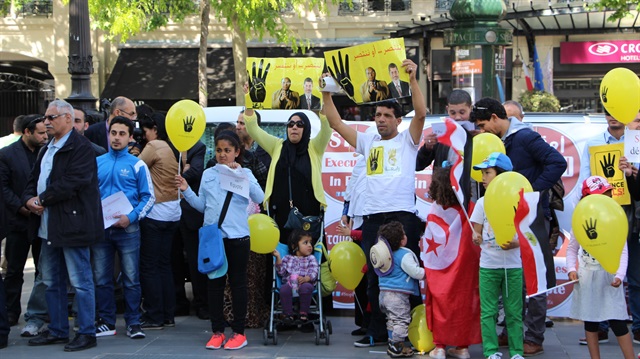 Mursi'ye idam kararı Paris'te protesto edildi