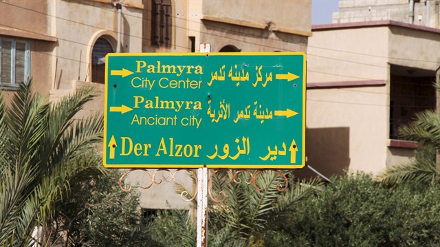 A road sign is pictured in Palmyra city May 19, 2015. Islamic State fighters in Syria have entered the ancient ruins of Palmyra after taking complete control of the central city, but there are no reports so far of any destruction of antiquities, a group monitoring the war said on May 21, 2015. Picture taken May 19, 2015. REUTERS/Stringer