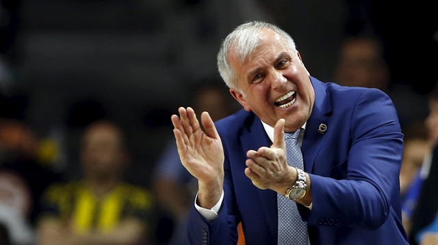 Fenerbahce's coach Zeljko Obradovic reacts during their Euroleague Final Four semi-final basketball game against Real Madrid in Madrid, Spain, May 15, 2015.  REUTERS/Sergio Perez
