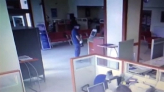 Para dolu poşeti unutan hırsız yakalandı