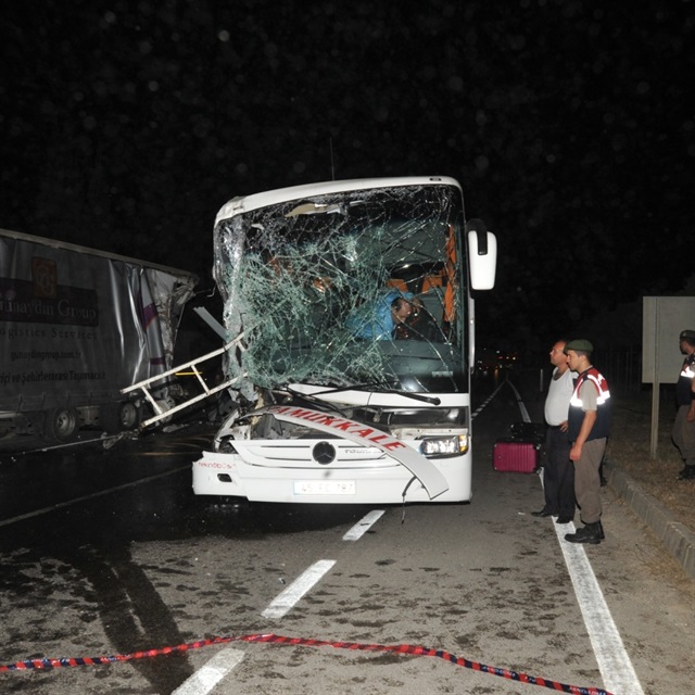 bursa da otobus kazasi 33 yarali