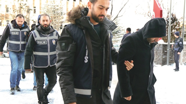 18 Ocak’ta düzenlenen eş 
zamanlı operasyonlarla 
3’ü emniyet müdürü, biri 
emniyet amiri, 3’ü polis 
memuru 7 kişi tutuklanmıştı. 