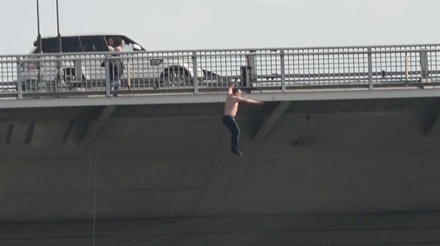Man jumps off Bosphorous Bridge to commit suicide
