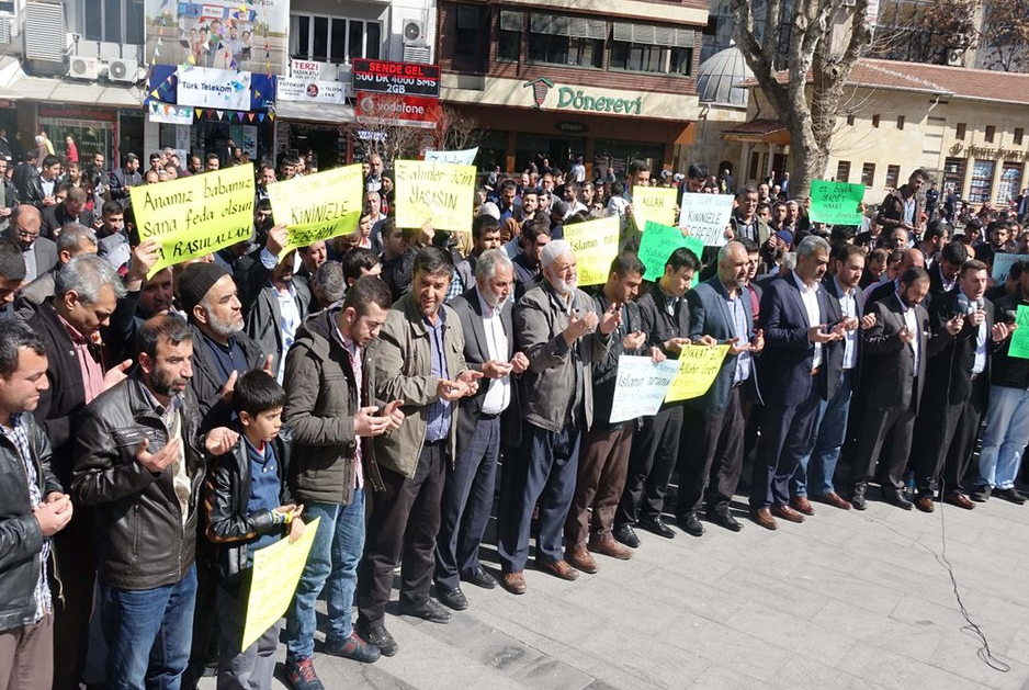 Gaziantep'te yapılan eylemde sloganlar atıldı ve dualar edildi.