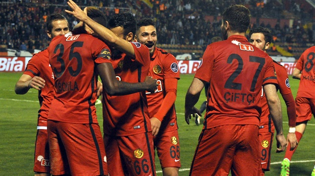 Eskşehirspor, Galatasaray karşısında iki kez mağlup duruma düşmesine rağmen mücadeleden 4-3'lük galibiyet ile ayrıldı.