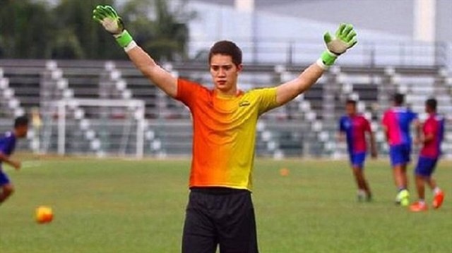  Melaka United'da oynayan 18 yaşındaki genç kaleci Stefan Petrovski'ye antrenmanda yıldırım çarptı.