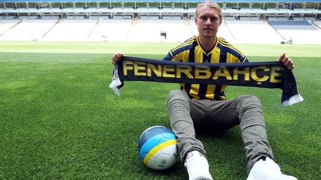 Simon Kjaer, 2015-2016 sezonu başında Fransa'nın Lille takımından 7.5 milyon euroya transfer edilmişti.