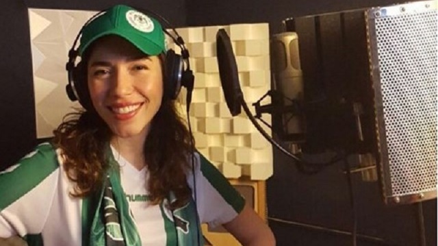 Burcu Güneş, Konyaspor tribünlerinde coşkuyla söylenen 'Konyaspor geliyor bak' tezahüratı için stüdyoya girdi.