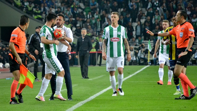 Vitor Pereira ve Torku Konyasporlu Ömer Ali Şahiner arasında yaşanan gerginlik