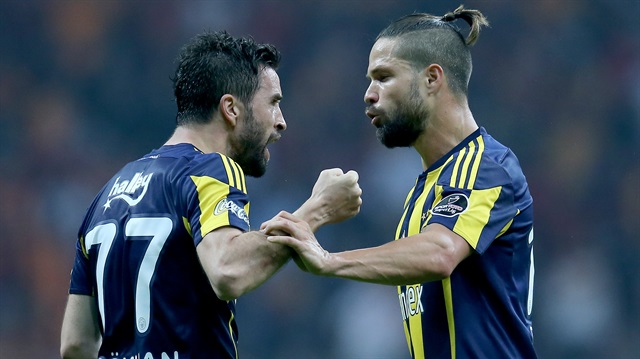 Galatasaray-Fenerbahçe derbisinde Gökhan Gönül ile Diego Ribas tartıştı.
