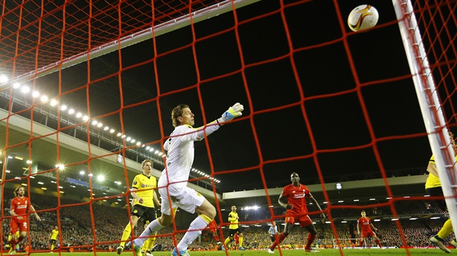 Liverpool'ün Lovren'in kafasından bulduğu gol İngiliz taraftarlara büyük sevinç yaşattı. 