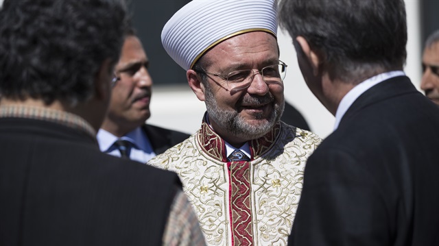 Başkan Görmez, Washington'da, ABD'nin en büyük ve tek çift minareli camisi olan Amerika Diyanet Merkezi'ndeki caminin açılışına katılmıştı.