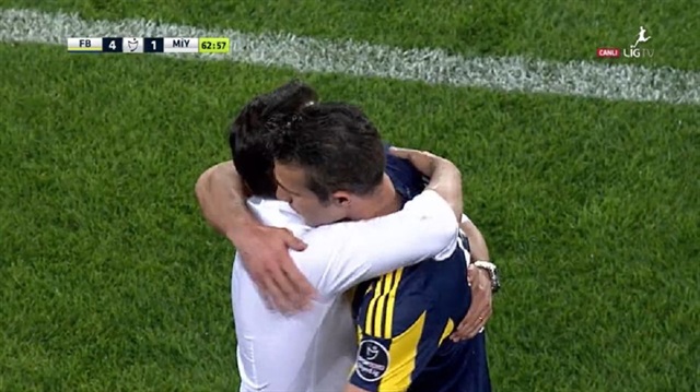 Van Persie'nin Pereira'ya koşması tepki çekti. Fotoğraf: Lig Tv