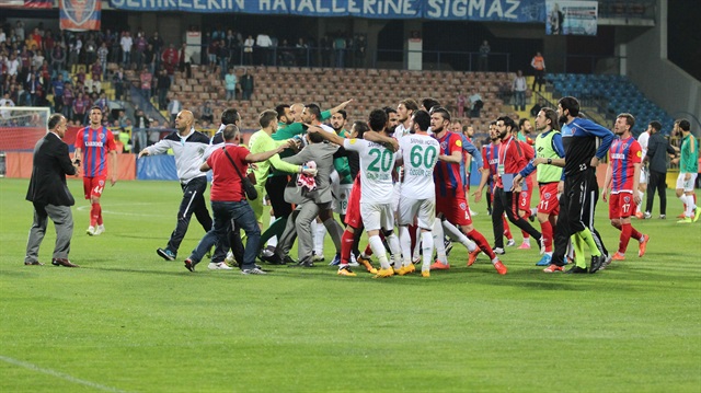 Karabükspor - Alanyaspor maçında olaylar çıktı.