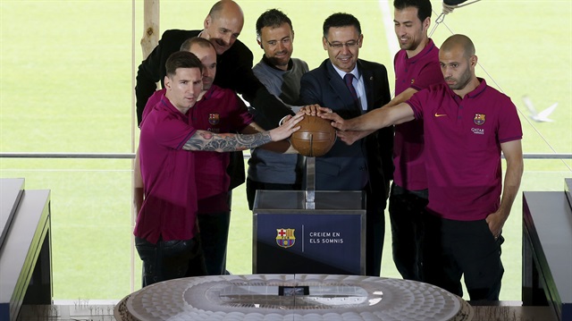 Barcelona'nın stadyum projesi futbolcuların da katıldığı törenle tanıtıldı...
