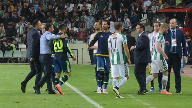Torku Konyaspor - Fenerbahçe maçında gergin anlar yaşandı....