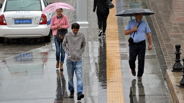 Meteoroloji bazı illere sağanak yağış uyarısında bulundu. 