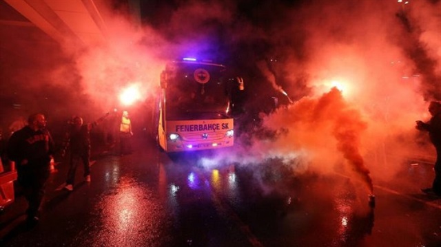 Fenerbahçe'ye havaalanında coşkulu karşılama.