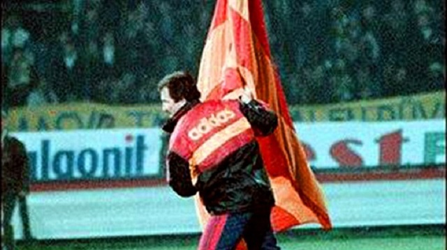 Galatasaray eski teknik direktörü Souness Fenerbahçe Stadı'na diktiği bayrağın hikayesini anlattı