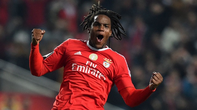 Renato Sanchez, Manchester United yolunda...