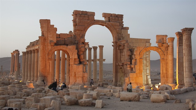 Unesco 24-26 Nisan tarihlerinde bölgeye giden uzman heyeti yayımladığı ön raporda, Palmira'nın büyük zarar gördüğü tespitinde bulundu.
