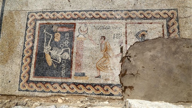 Hatay'da bulunan mozaikteki Greekçe yazıların yanlış çevrildiği düşünülüyor.