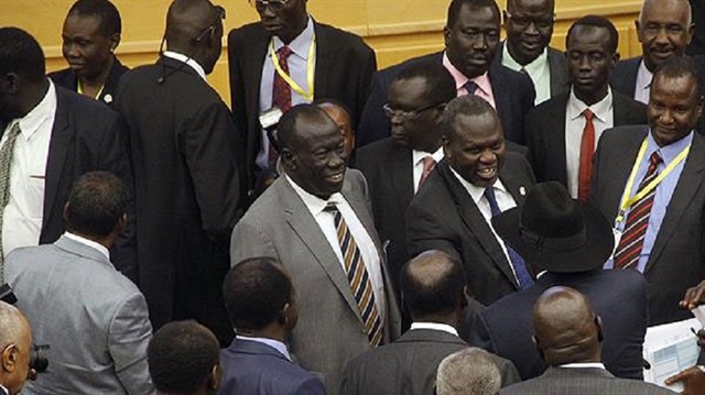 Güney Sudan'da hükümetin feshedilerek geçici hükümetin kurulduğu açıklandı.