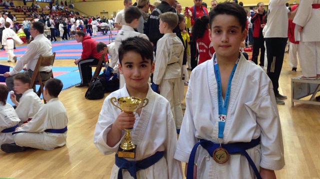 Korhan kardeşler Almanya'daki karate turnuvasına damga vurdu.