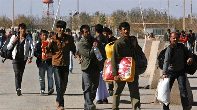 İran'da yaşayan Afgan göçmenler kazandıkları ücretin az olması nedeniyle zor şartlar altında yaşıyorlar.