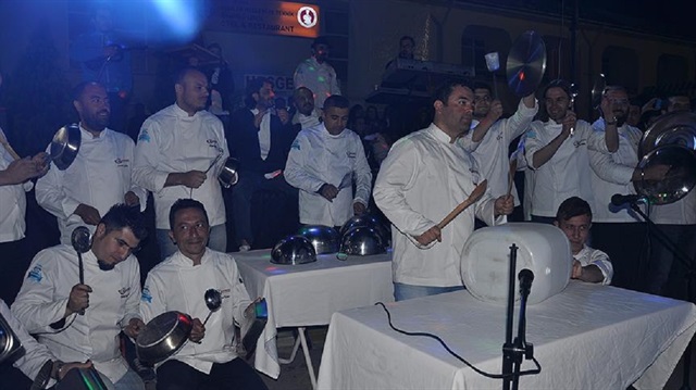Mengen ilçesinde gerçekleştirilen Ulusal Aşçılık Kampı, usta aşçılardan oluşan "Tencere Orkestrası"nın konseri ile bitti.