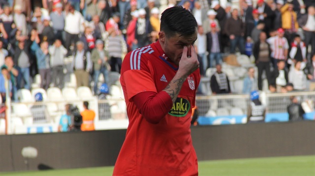 Kaleci Setkus yediği golün ardından gözyaşlarına engel olamadı.