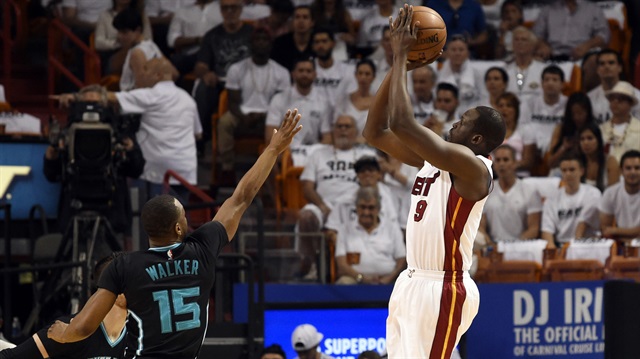 Charlotte Hornets'i 106-73 yenen Miami Heat, seride durumu 4-3 yaptı ve konferans yarı finalinde Raptors'ın rakibi oldu.