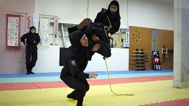 İran'da binlerce kadın kendilerini savunabilmek amacıyla ninjutsu eğitimi alıyor.