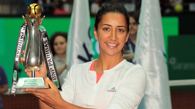 Milli tenisçi Çağla Büyükakçay  İstanbul Cup şampiyonu oldu.