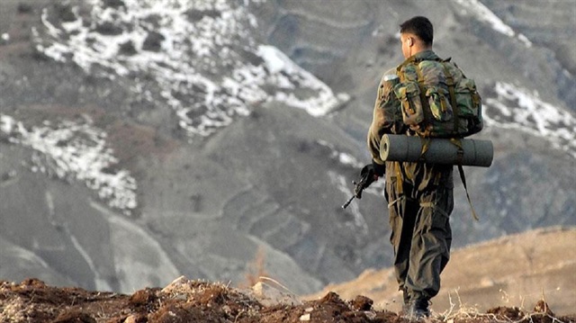 Irak sınırında arama tarama faaliyeti yapan askerlere teröristlerce saldırı düzenlendi. 