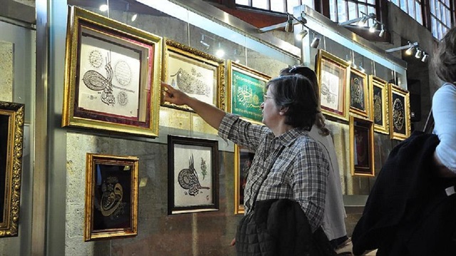 İstanbul Ticaret Odasının (İTO) katkılarıyla düzenlenen, Nebahat Ünlütürk'ün eserlerinden oluşan "Hat ve Tezhibin Ahengi" sergisi açıldı.